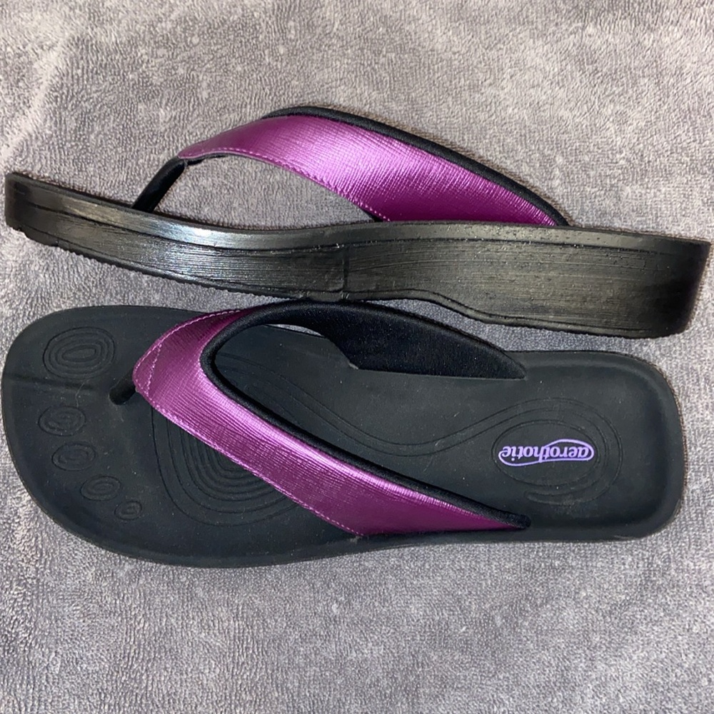Aerothotie flip flop sandals! New without box
